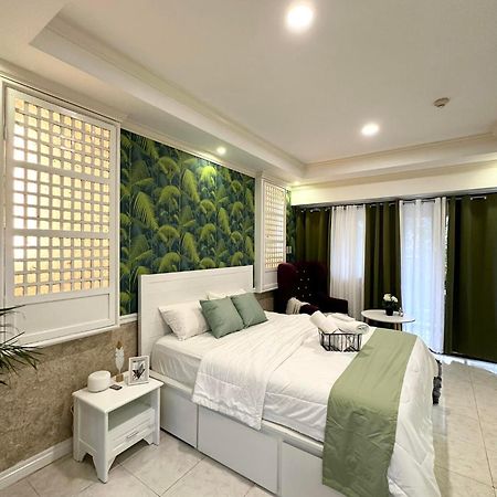 One Bedroom With Balcony By Christine Suites Ph In Greenbelt Radisson Makati City Luaran gambar