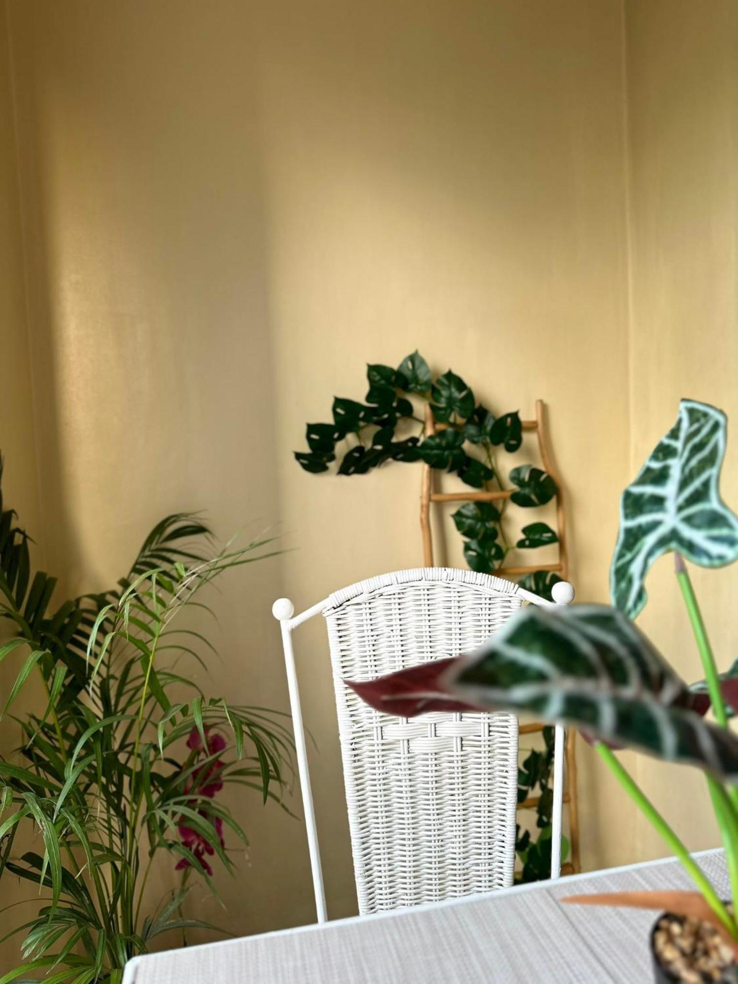 One Bedroom With Balcony By Christine Suites Ph In Greenbelt Radisson Makati City Luaran gambar