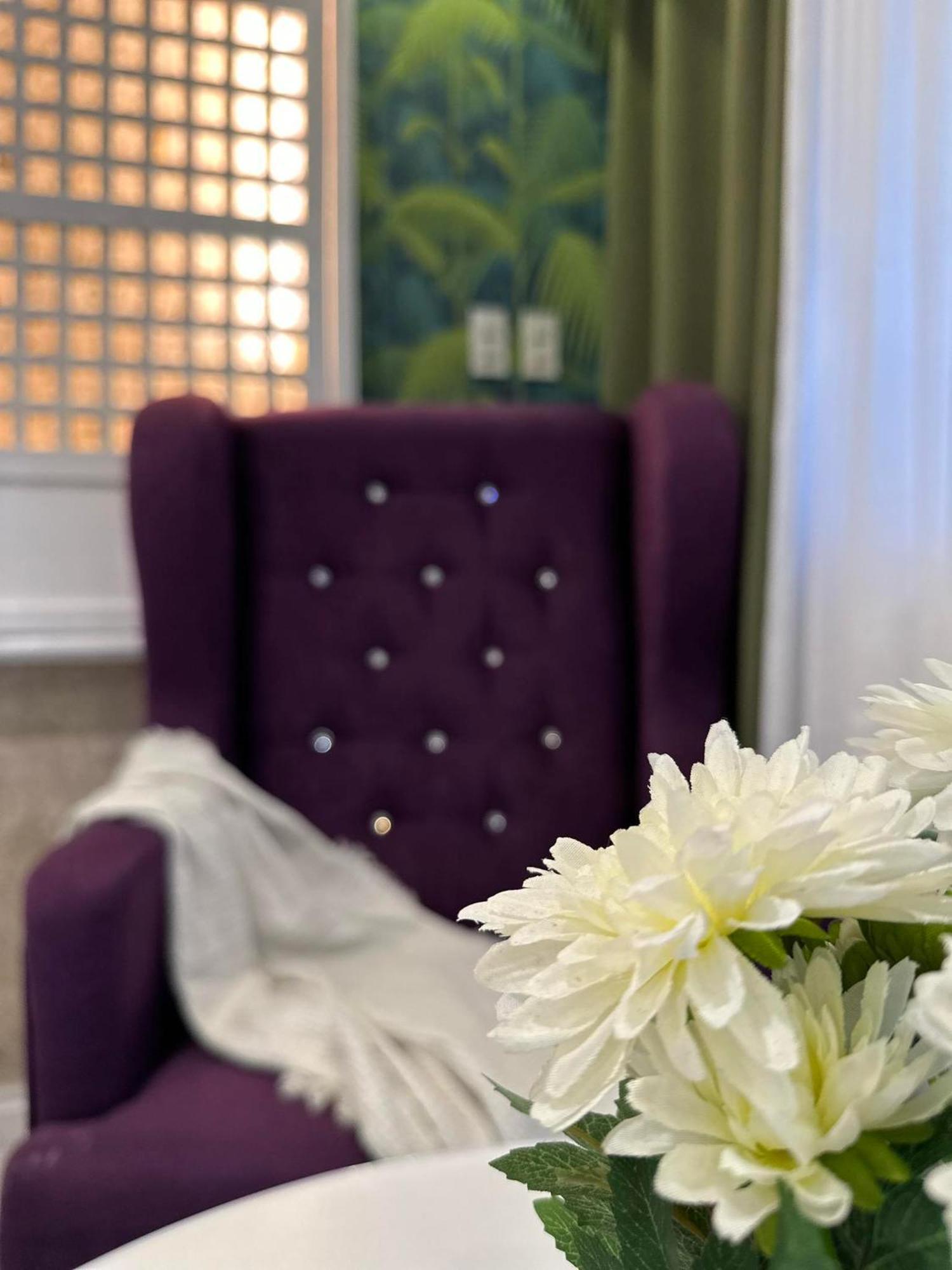 One Bedroom With Balcony By Christine Suites Ph In Greenbelt Radisson Makati City Luaran gambar
